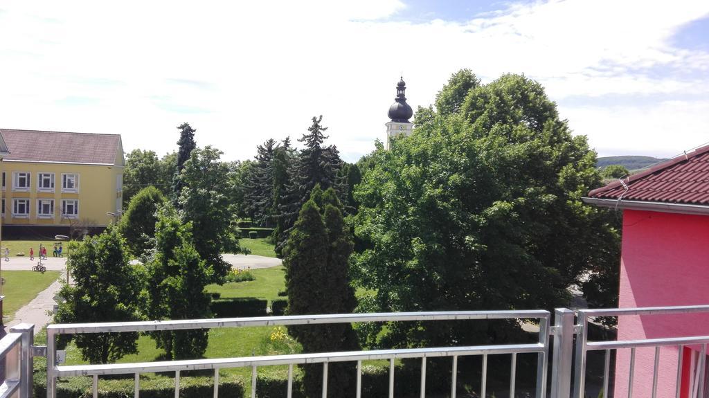 Penzion Fox Nemšová Zimmer foto