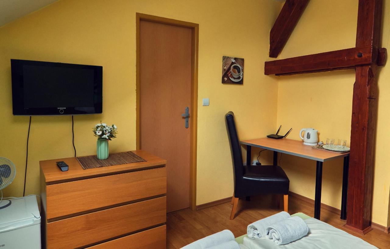 Penzion Fox Nemšová Exterior foto