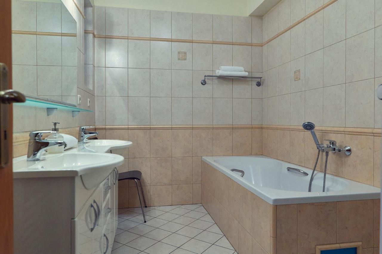 Penzion Fox Nemšová Exterior foto